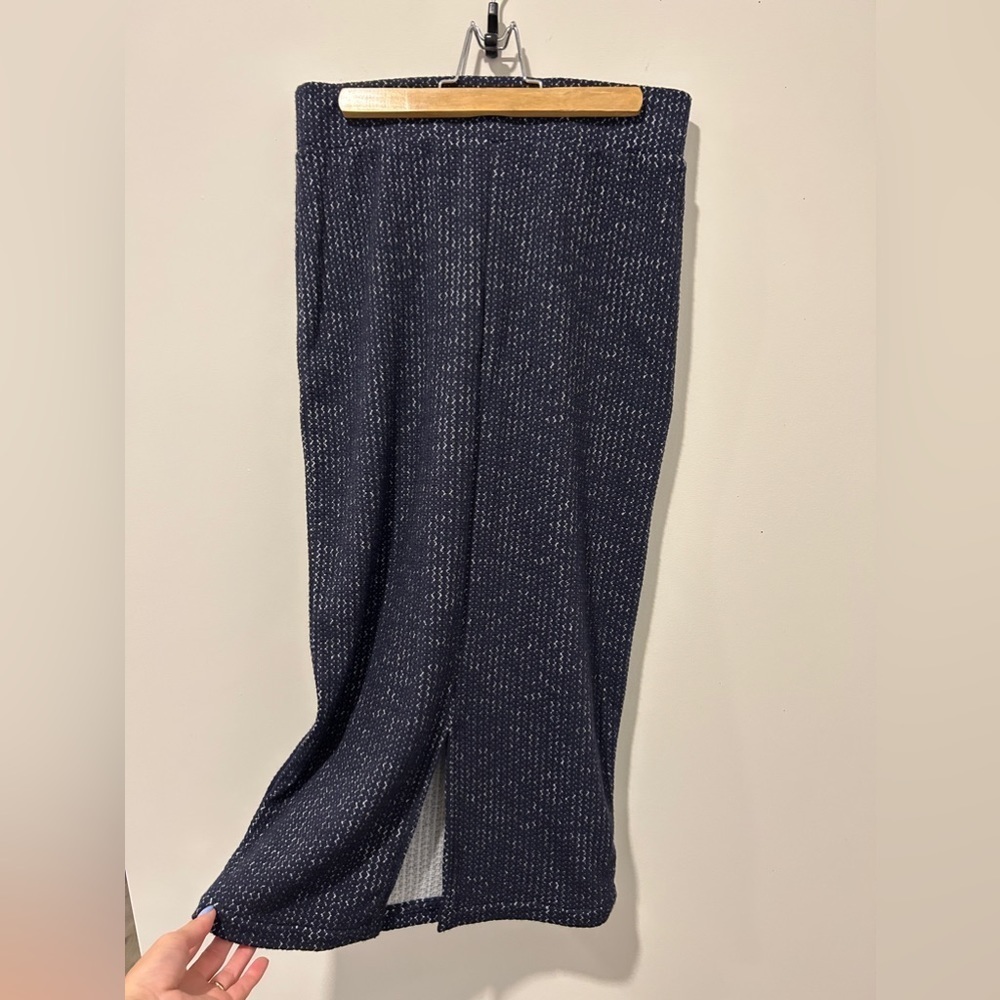 FREE PEOPLE navy geometric MAXI PENCIL SKIRT WITH REAR SLIT - STRETCHY! Size XS - Picture 5 of 7